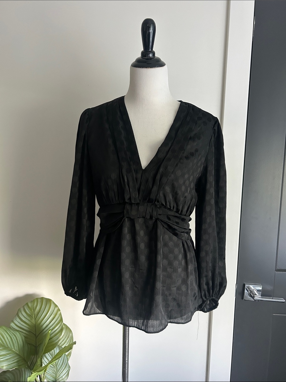 🌺 M Black V-Neck Long Sleeve Tie-Waist 3/4 sleeve Top